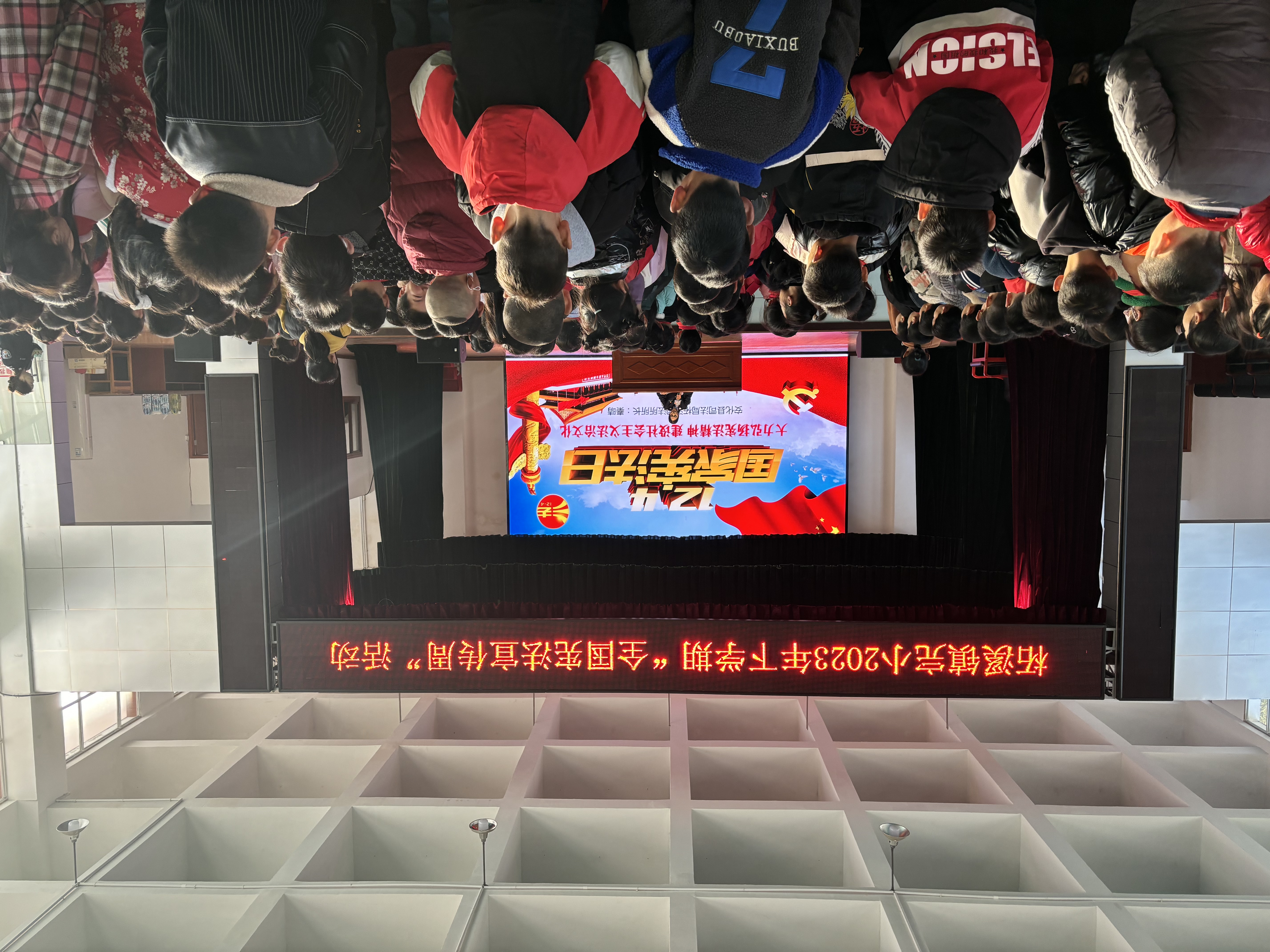 图8安化县柘溪镇司法所在柘溪镇完小开展宣传活动.jpg 图8安化县柘溪镇司法所在柘溪镇完小开展宣传活动.jpg