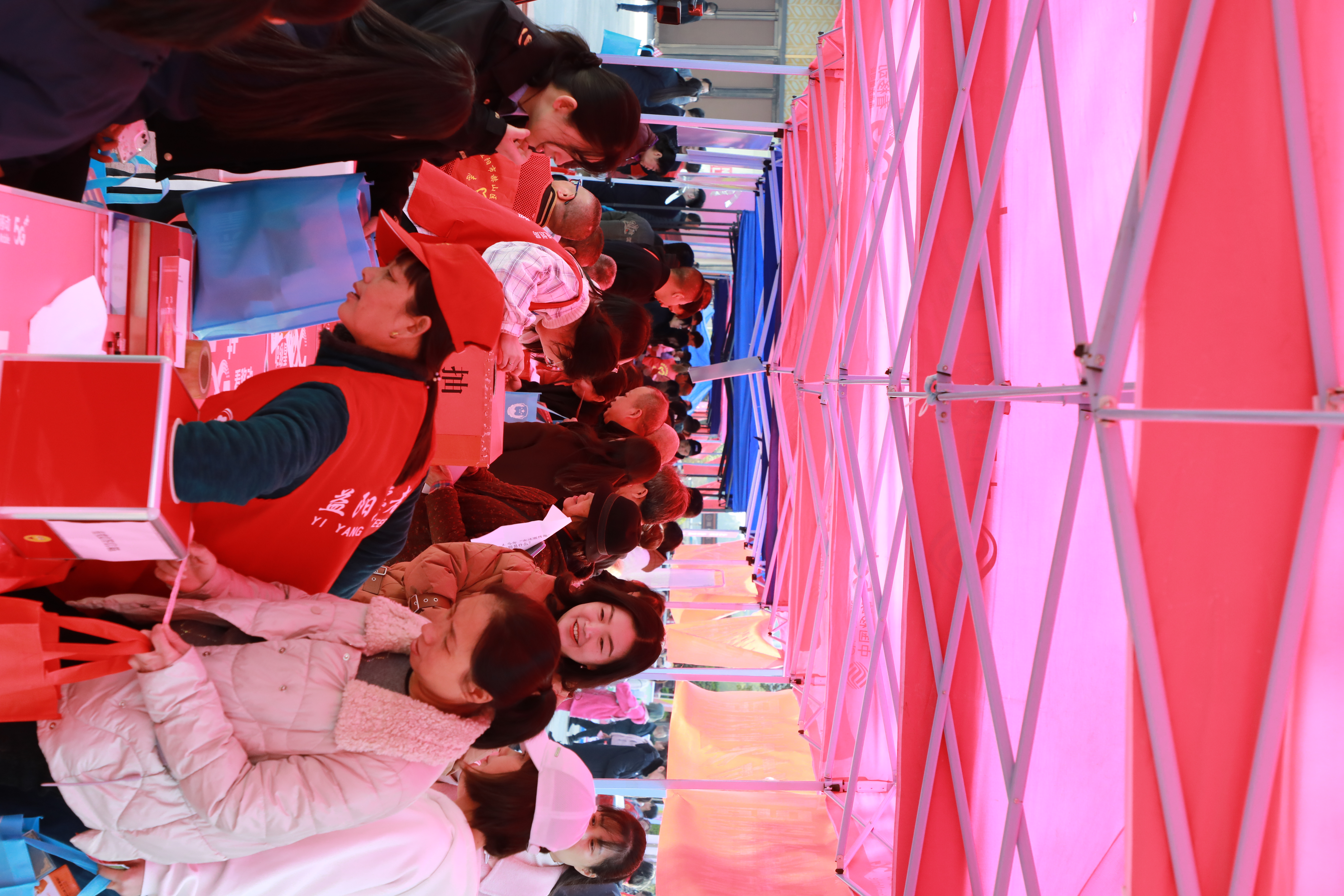 图3万达广场宪法宣传周主场活动.jpg 图3万达广场宪法宣传周主场活动.jpg